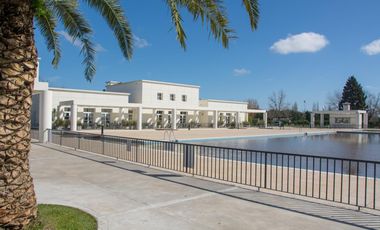 Casa en La Lomada sobre lote central – 3 cuartos en suite  Diseño moderno