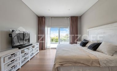 Casa en La Lomada sobre lote central – 3 cuartos en suite  Diseño moderno