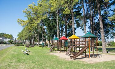 Casa en La Lomada sobre lote central – 3 cuartos en suite  Diseño moderno