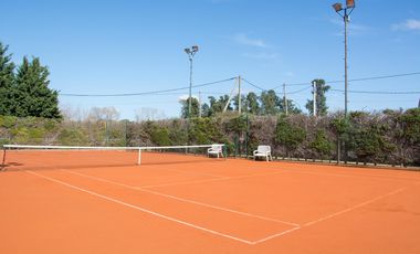 Casa en La Lomada sobre lote central – 3 cuartos en suite  Diseño moderno