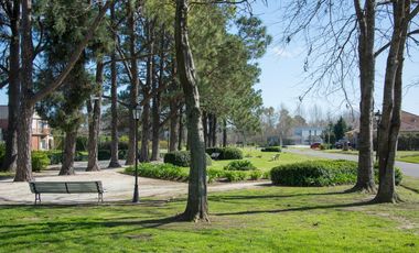 Casa en La Lomada sobre lote central – 3 cuartos en suite  Diseño moderno