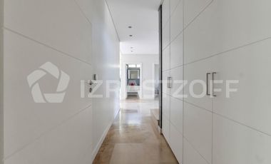 Casa en La Lomada sobre lote central – 3 cuartos en suite  Diseño moderno