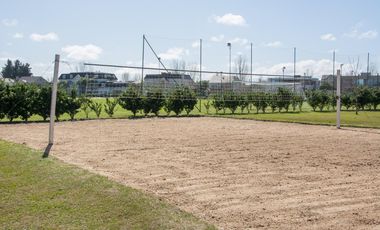 Casa en La Lomada sobre lote central – 3 cuartos en suite  Diseño moderno