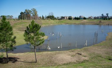 Casa en La Lomada sobre lote central – 3 cuartos en suite  Diseño moderno