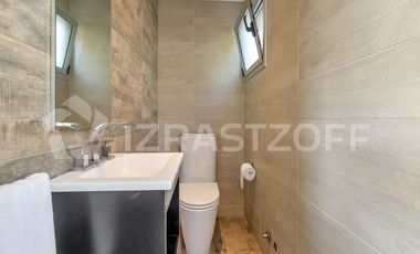 Casa en La Lomada sobre lote central – 3 cuartos en suite  Diseño moderno