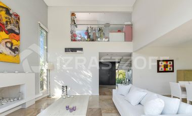 Casa en La Lomada sobre lote central – 3 cuartos en suite  Diseño moderno