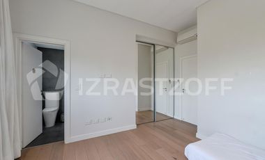 Casa en La Lomada sobre lote central – 3 cuartos en suite  Diseño moderno