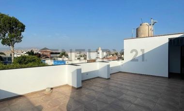 CASA DE 3 PISOS + AZOTEA EN VENTA FRENTE A PARQUE – LOS CEDROS DE VILLA