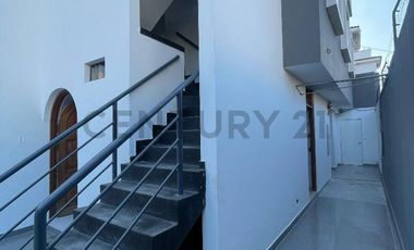 CASA DE 3 PISOS + AZOTEA EN VENTA FRENTE A PARQUE – LOS CEDROS DE VILLA