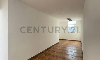 CASA DE 3 PISOS + AZOTEA EN VENTA FRENTE A PARQUE – LOS CEDROS DE VILLA