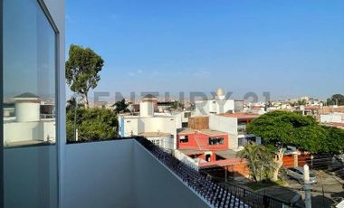 CASA DE 3 PISOS + AZOTEA EN VENTA FRENTE A PARQUE – LOS CEDROS DE VILLA