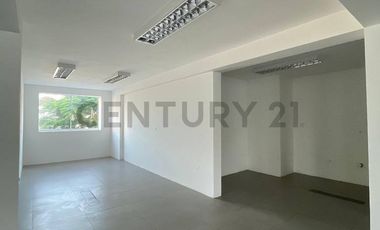 CASA DE 3 PISOS + AZOTEA EN VENTA FRENTE A PARQUE – LOS CEDROS DE VILLA