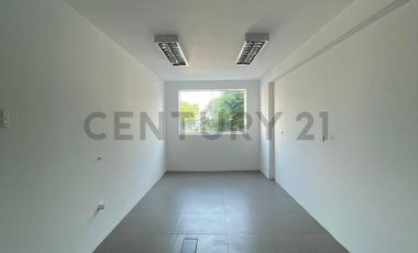 CASA DE 3 PISOS + AZOTEA EN VENTA FRENTE A PARQUE – LOS CEDROS DE VILLA