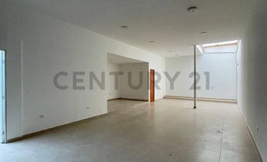 CASA DE 3 PISOS + AZOTEA EN VENTA FRENTE A PARQUE – LOS CEDROS DE VILLA