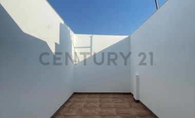 CASA DE 3 PISOS + AZOTEA EN VENTA FRENTE A PARQUE – LOS CEDROS DE VILLA