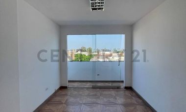 CASA DE 3 PISOS + AZOTEA EN VENTA FRENTE A PARQUE – LOS CEDROS DE VILLA