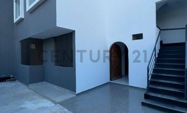 CASA DE 3 PISOS + AZOTEA EN VENTA FRENTE A PARQUE – LOS CEDROS DE VILLA