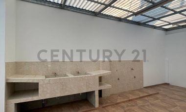 CASA DE 3 PISOS + AZOTEA EN VENTA FRENTE A PARQUE – LOS CEDROS DE VILLA