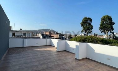 CASA DE 3 PISOS + AZOTEA EN VENTA FRENTE A PARQUE – LOS CEDROS DE VILLA