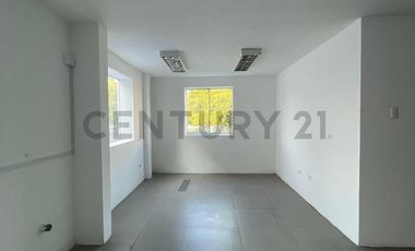 CASA DE 3 PISOS + AZOTEA EN VENTA FRENTE A PARQUE – LOS CEDROS DE VILLA