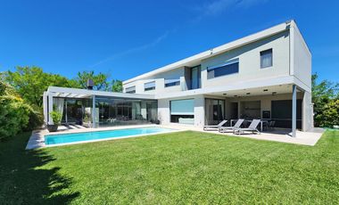 Casa diseño moderno y categoría - Talar del Lago 2 - General Pacheco