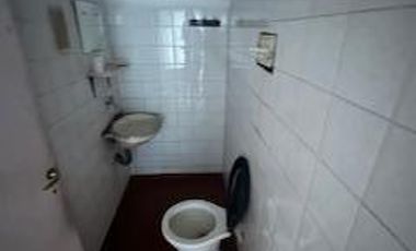 PH compuesto por un local en planta baja y un departamento en planta alta.-