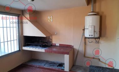 PH compuesto por un local en planta baja y un departamento en planta alta.-