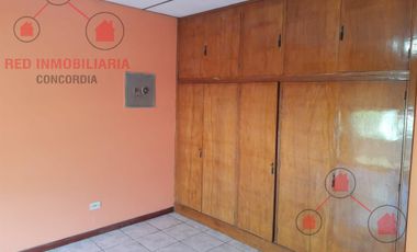 PH compuesto por un local en planta baja y un departamento en planta alta.-