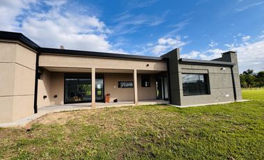 Casa a Estrenar Los Bretes Colón