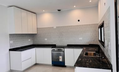 Casa a Estrenar Los Bretes Colón