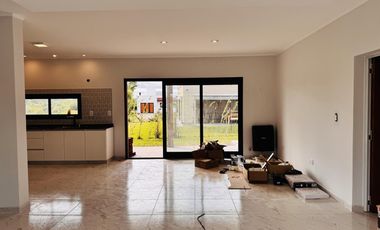 Casa a Estrenar Los Bretes Colón