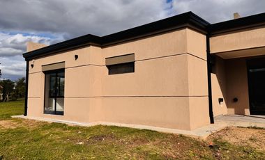 Casa a Estrenar Los Bretes Colón
