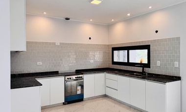 Casa a Estrenar Los Bretes Colón