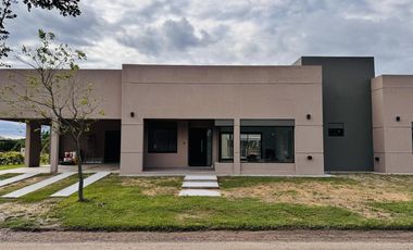 Casa a Estrenar Los Bretes Colón