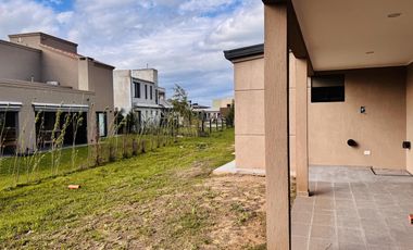 Casa a Estrenar Los Bretes Colón