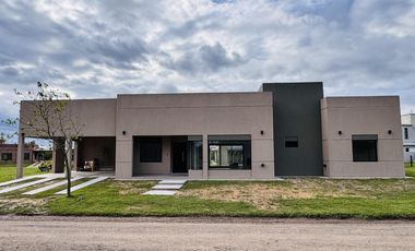 Casa a Estrenar Los Bretes Colón