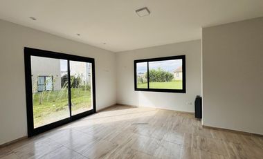 Casa a Estrenar Los Bretes Colón