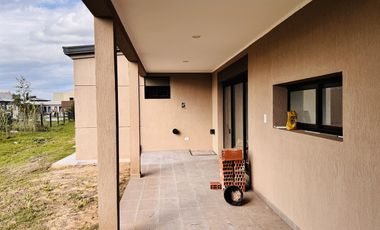 Casa a Estrenar Los Bretes Colón