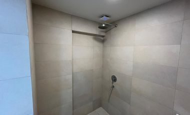 Venta - 3 ambientes de categoría - Cochera cubierta - 87 m2 - Plaza Conesa, Quilmes.