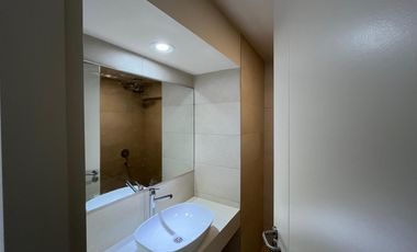 Venta - 3 ambientes de categoría - Cochera cubierta - 87 m2 - Plaza Conesa, Quilmes.