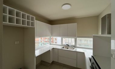 Venta - 3 ambientes de categoría - Cochera cubierta - 87 m2 - Plaza Conesa, Quilmes.