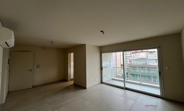 Venta - 3 ambientes de categoría - Cochera cubierta - 87 m2 - Plaza Conesa, Quilmes.