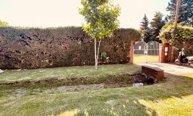 VENTA- Casa Quinta, 3 Dormitorios, 3 Baños, Piscina, a metros de Ruta 9 - Funes