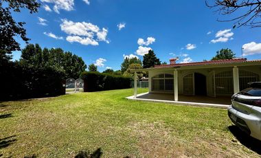 VENTA- Casa Quinta, 3 Dormitorios, 3 Baños, Piscina, a metros de Ruta 9 - Funes