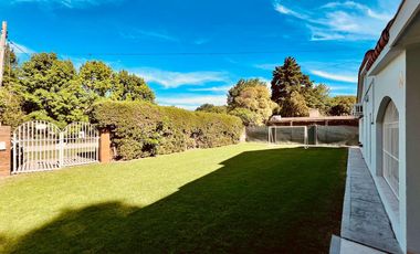 VENTA- Casa Quinta, 3 Dormitorios, 3 Baños, Piscina, a metros de Ruta 9 - Funes