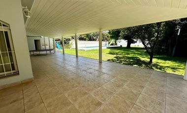 VENTA- Casa Quinta, 3 Dormitorios, 3 Baños, Piscina, a metros de Ruta 9 - Funes