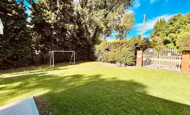 VENTA- Casa Quinta, 3 Dormitorios, 3 Baños, Piscina, a metros de Ruta 9 - Funes