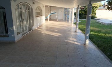 VENTA- Casa Quinta, 3 Dormitorios, 3 Baños, Piscina, a metros de Ruta 9 - Funes