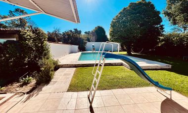 VENTA- Casa Quinta, 3 Dormitorios, 3 Baños, Piscina, a metros de Ruta 9 - Funes