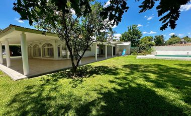 VENTA- Casa Quinta, 3 Dormitorios, 3 Baños, Piscina, a metros de Ruta 9 - Funes